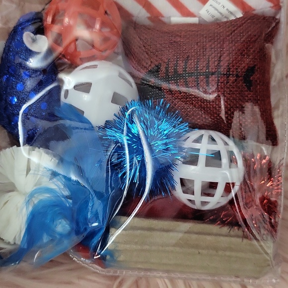 SALE!! Brand New MULTIPET CAT TOYS VALUE PACK - Picture 3 of 3